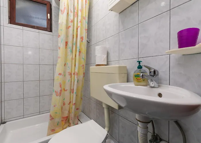 Apartman With Parking Space - 24464 Makarska