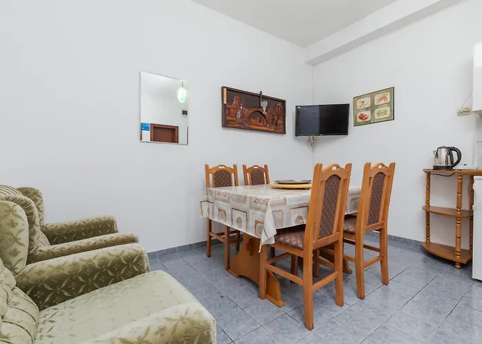 Apartman With Parking Space - 24464 *