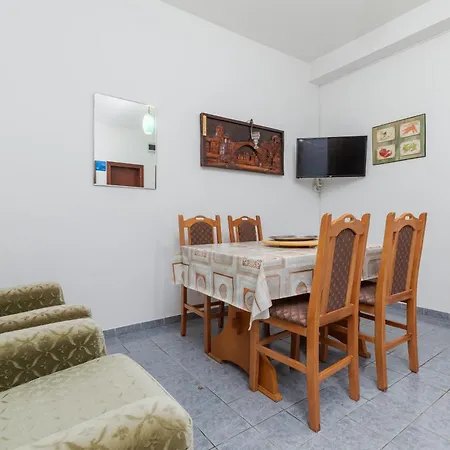 Apartman With Parking Space - 24464 *