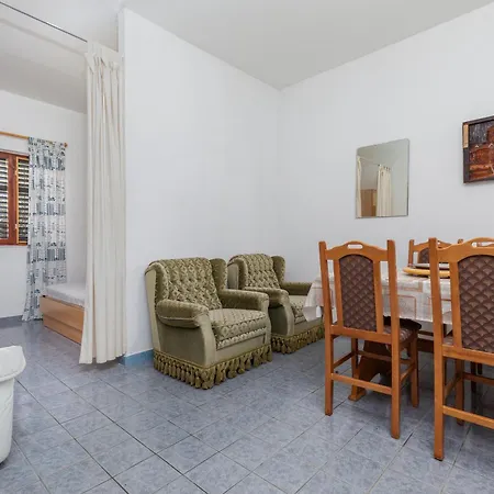 Apartman With Parking Space - 24464 *